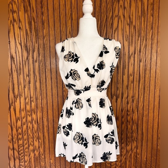 Trac floral black and white racerback romper size medium - Picture 1 of 16
